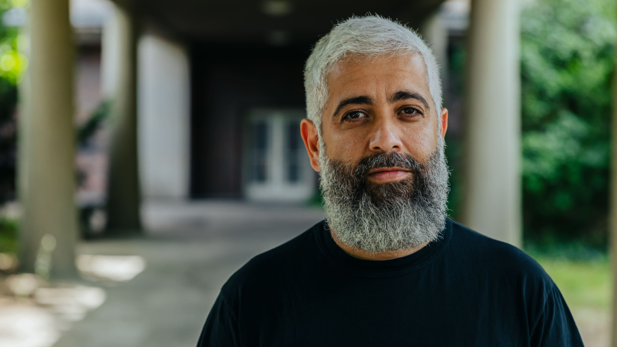 Aidin Halimi: In den Flügeln das Licht
